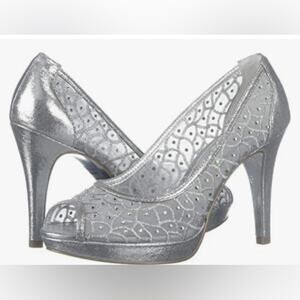 Adrianna Papell Foxy Silver Sterling Peep Toe Pump 7 M Wm’s
